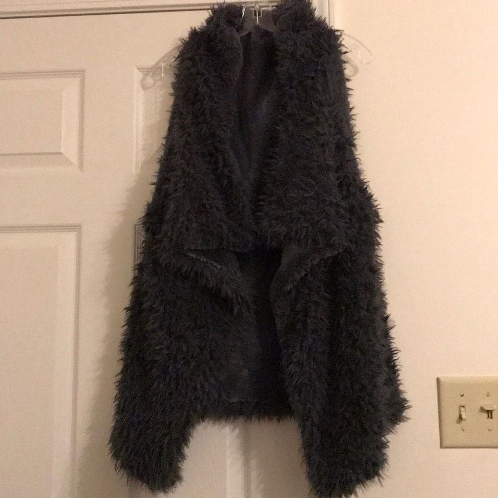 ‼️LAST DAY‼️ EUC~ Ellie ❤️ Kate Faux Fur Vest - Picture 3 of 7